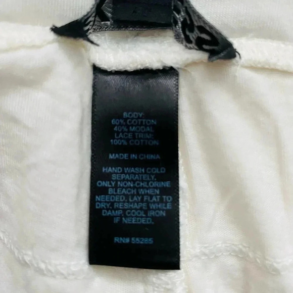 EXPRESS | Ivory Scalloped Crocheted Tiered Shorts Size M - Picture 7 of 7